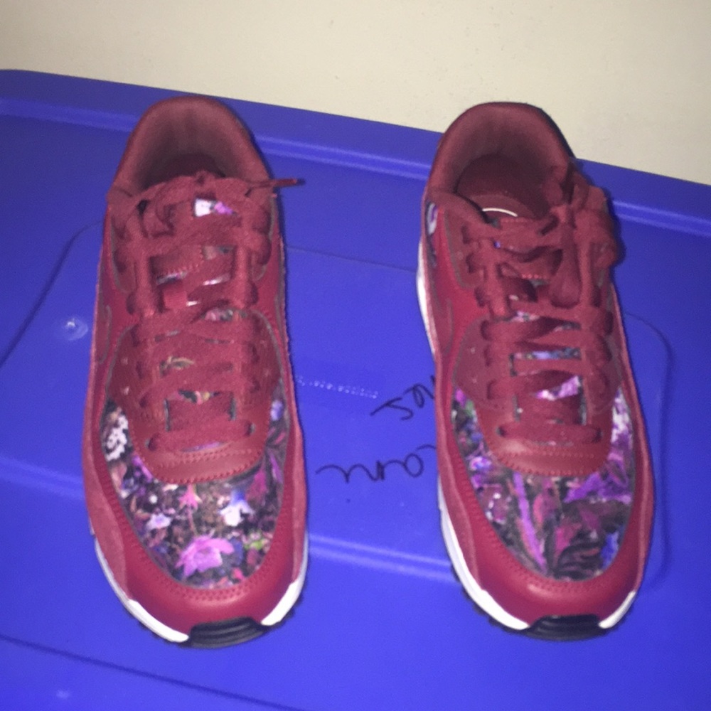 Air Max - Picture 2 of 3